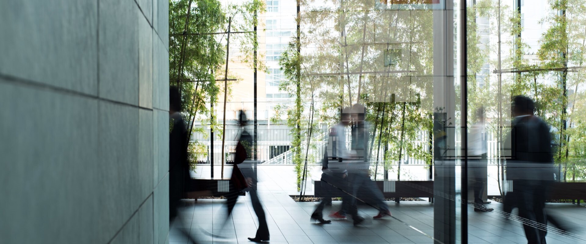 1920 当社について About Us Top Vault Getty Images 488888801 Tokyo Office Lobby